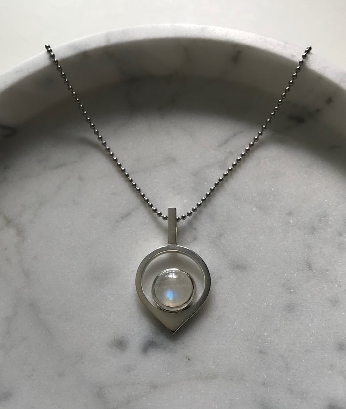 MOONRISE PENDANT - MOONSTONE