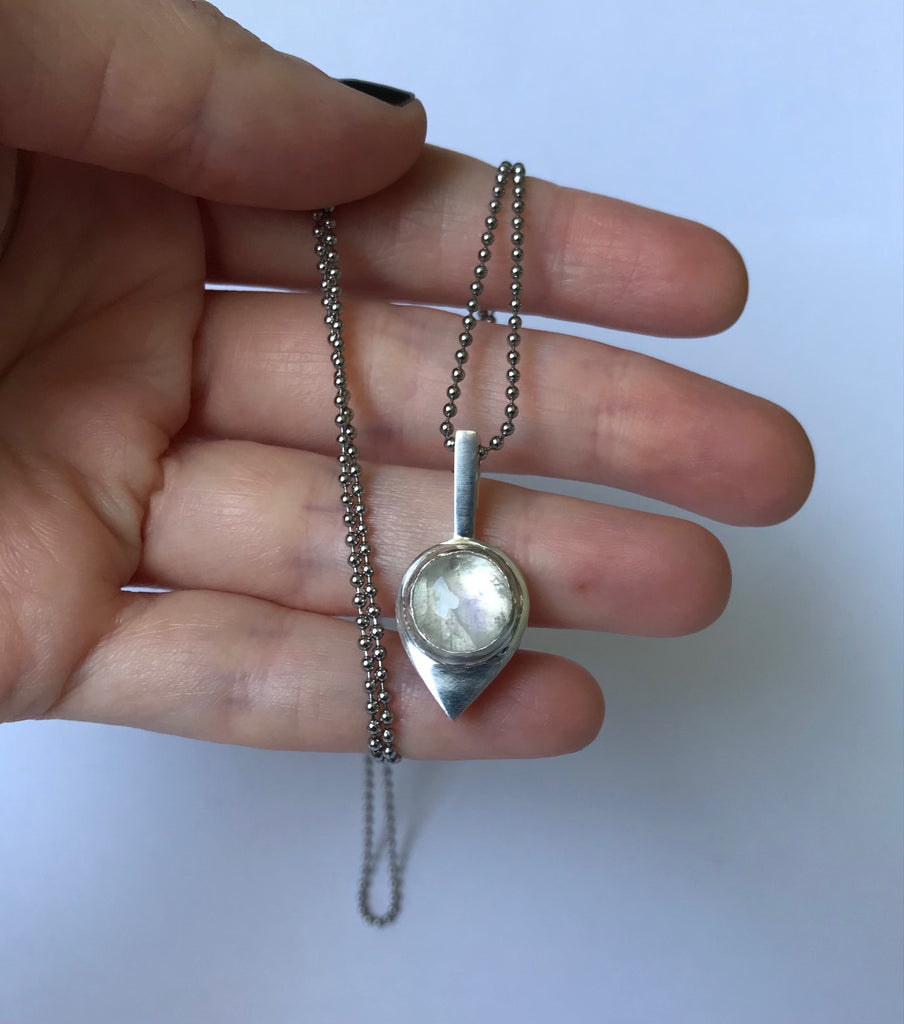 DEW PENDANT - MOONSTONE