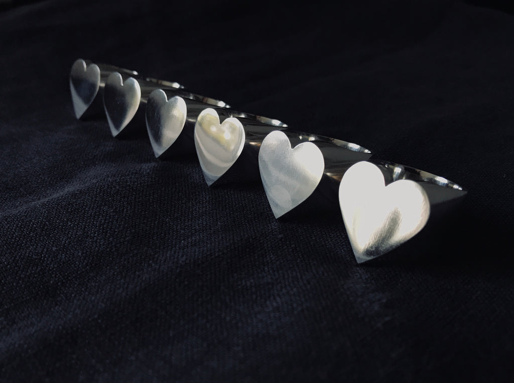 MEGA HEART RING