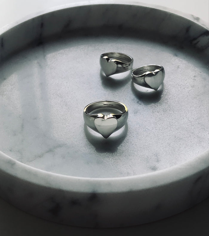 HEART SIGNET RING