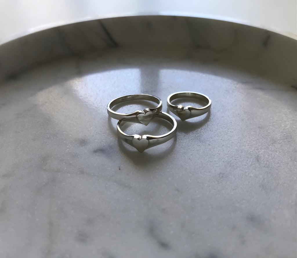 MINI HEART SIGNET RING