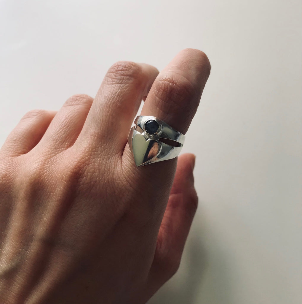 HEART HALO SIGNET RING - LABRADORITE