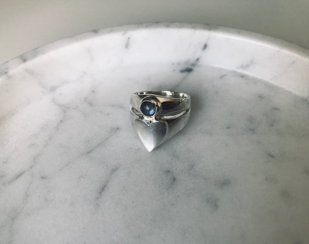 HEART HALO SIGNET RING - LABRADORITE