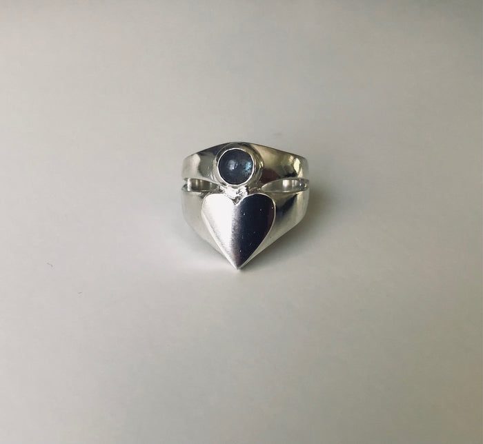 HEART HALO SIGNET RING - LABRADORITE