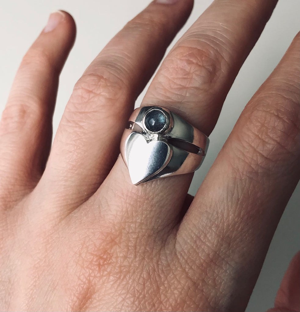 HEART HALO SIGNET RING - LABRADORITE