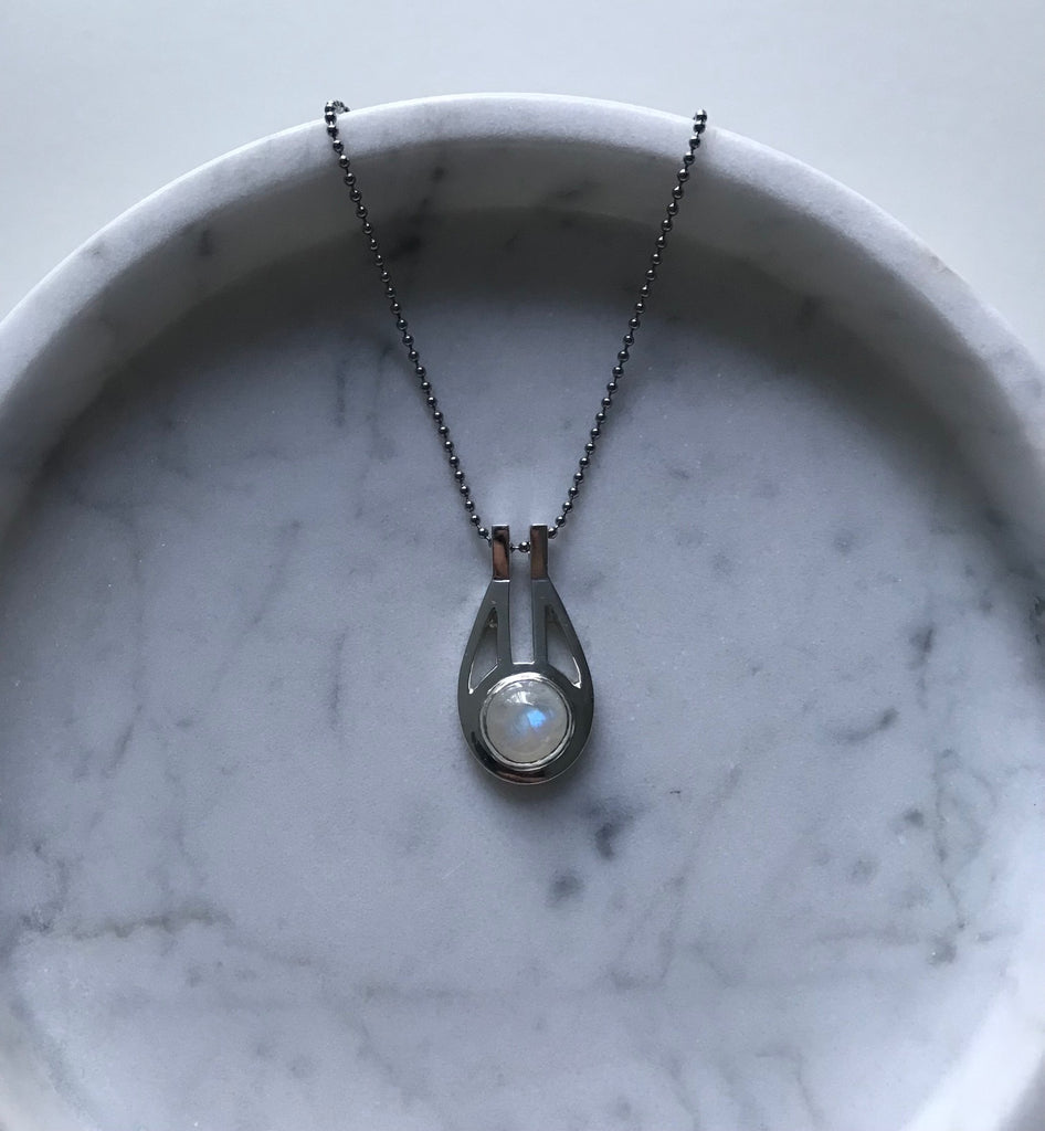 AVIOR PENDANT - MOONSTONE