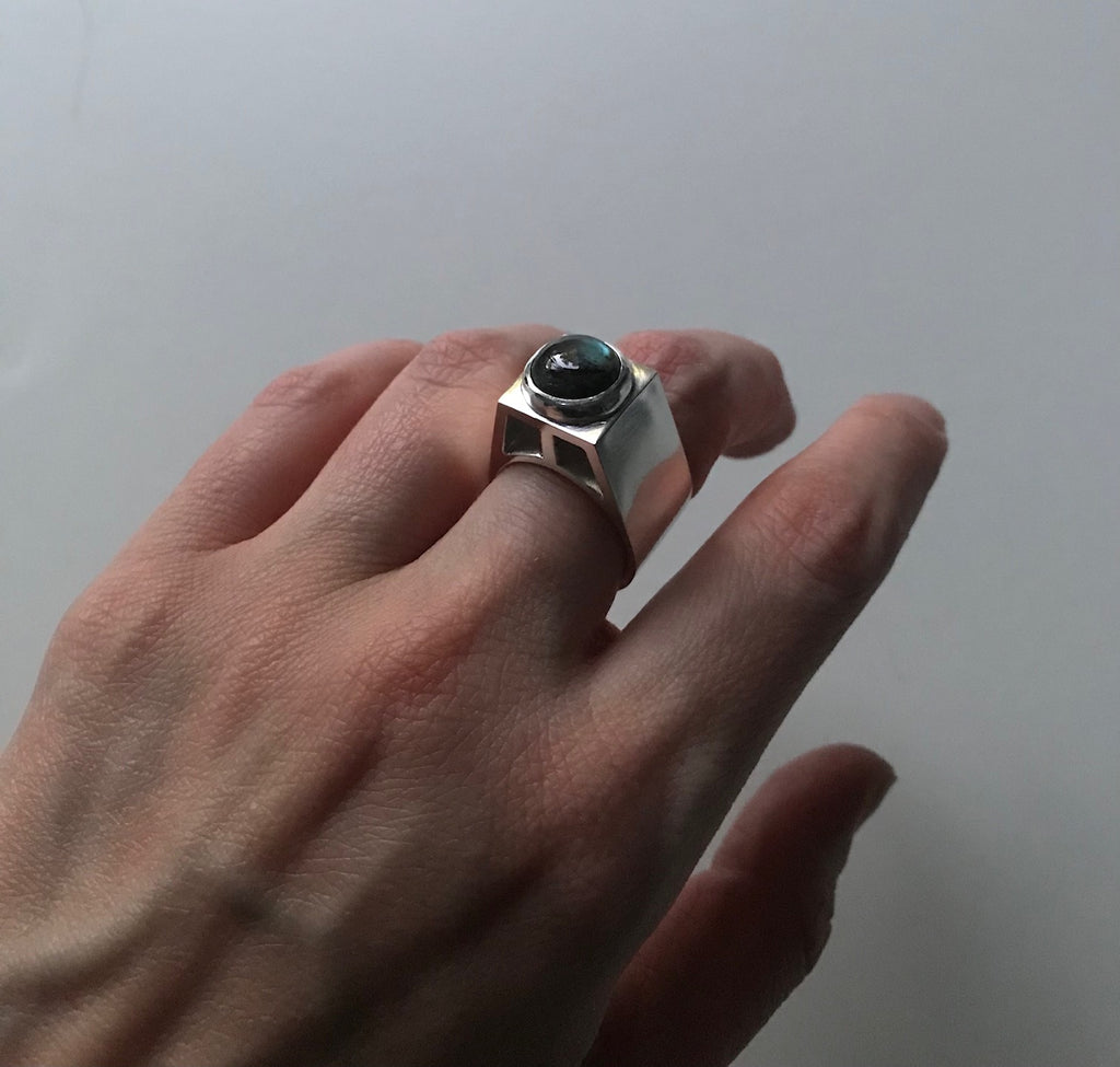 OMEGA RING - LABRADORITE