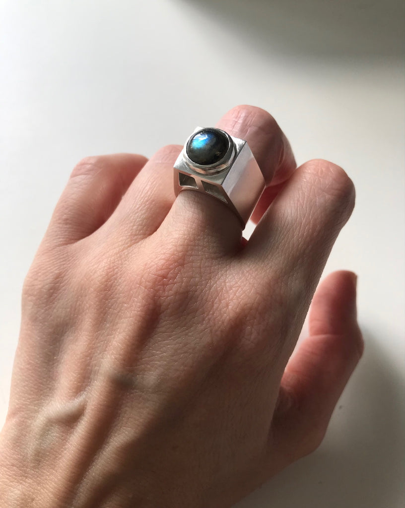 OMEGA RING - LABRADORITE
