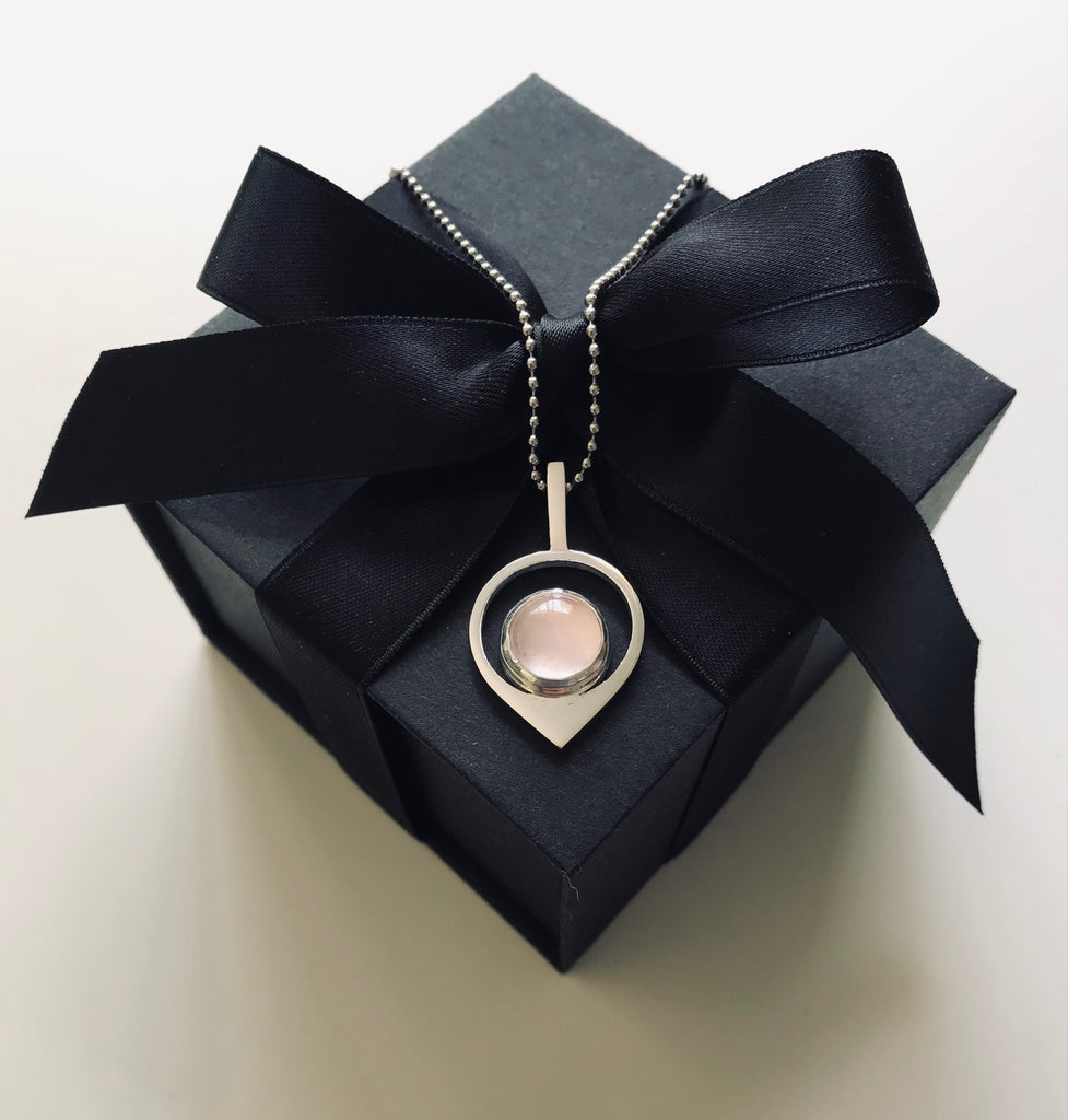 MOONRISE PENDANT - ROSE QUARTZ
