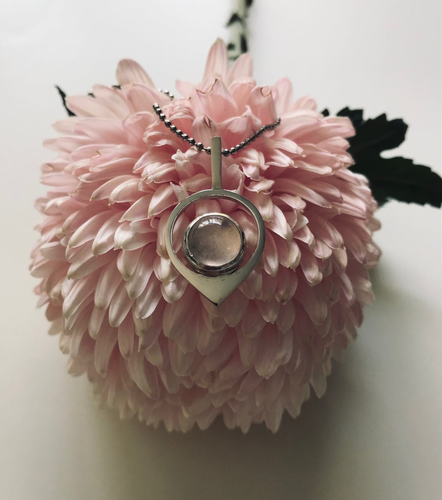 MOONRISE PENDANT - ROSE QUARTZ