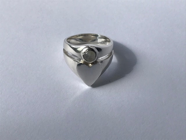 HEART HALO SIGNET RING - MOONSTONE
